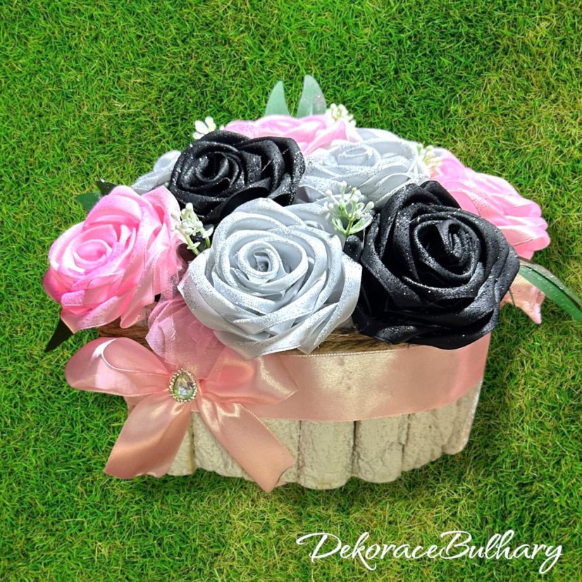 Saténový flowerbox Srdce Daniela - 11 růží